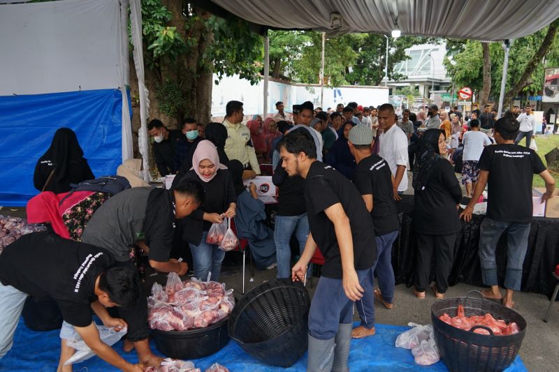 Pertamina Sumbagut salurkan daging kurban ke lebih 1.000 penerima Pertamina Sumbagut salurkan daging kurban ke lebih 1.000 penerima