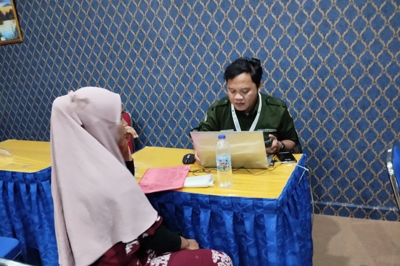 Orang tua siswa datangi Posko PPDB Jakut di hari pertama pendaftaran Orang tua siswa datangi Posko PPDB Jakut di hari pertama pendaftaran