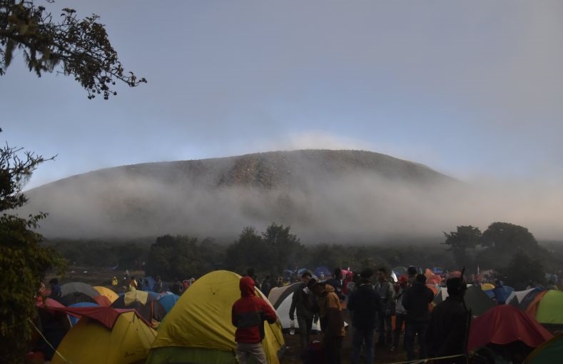 Aktivitas pendakian Gunung Dempo di Pagar Alam ditutup setelah erupsi