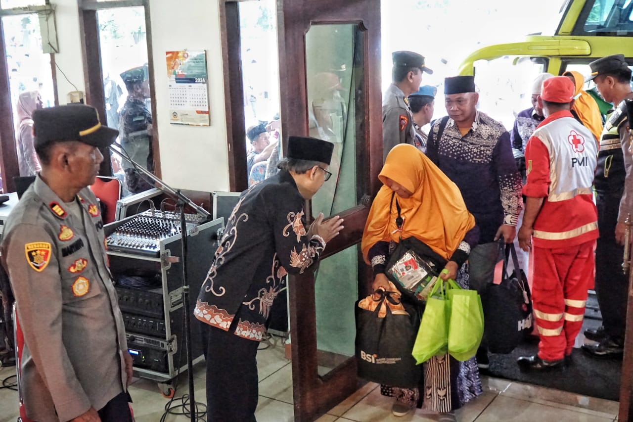Jemaah haji Kabupaten Magelang 100 persen kembali dengan selamat Jemaah haji Kabupaten Magelang 100 persen kembali dengan selamat