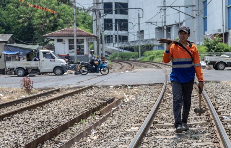 Kereta Commuter ajak masyarakat jaga keselamatan perjalanan kereta api