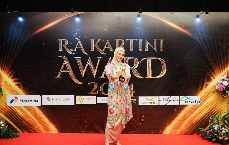 Stafsus Presiden Angkie Yudistia raih penghargaan di R.A Kartini Award Stafsus Presiden Angkie Yudistia raih penghargaan di R.A Kartini Award