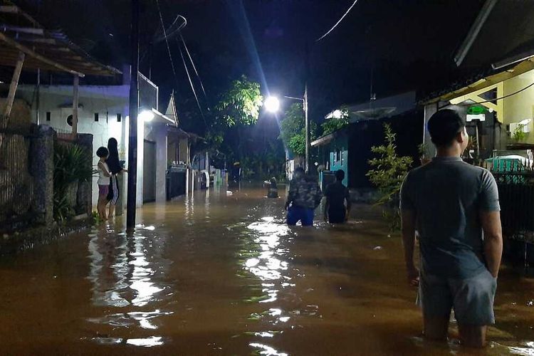4 Juni 2009: Puluhan rumah di Purwokerto diterjang banjir bandang 4 Juni 2009: Puluhan rumah di Purwokerto diterjang banjir bandang