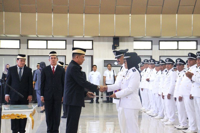 244 kades di Tangerang terima pengukuhan perpanjangan masa jabatan 244 kades di Tangerang terima pengukuhan perpanjangan masa jabatan