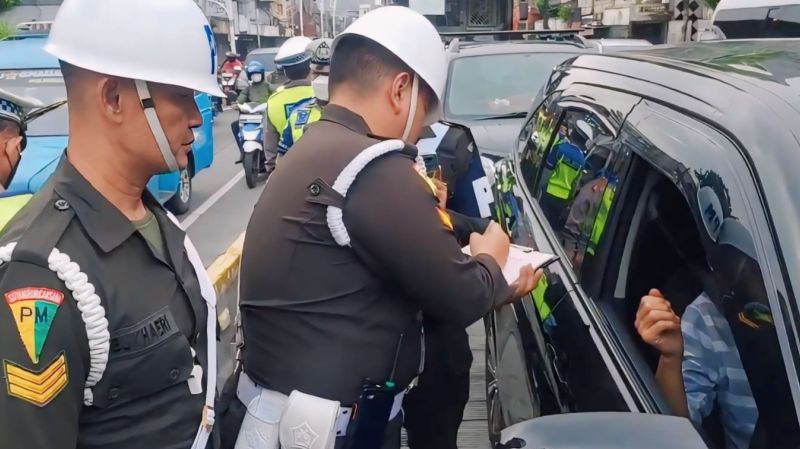 40 kendaraan terjaring razia jalur busway di Jatinegara
