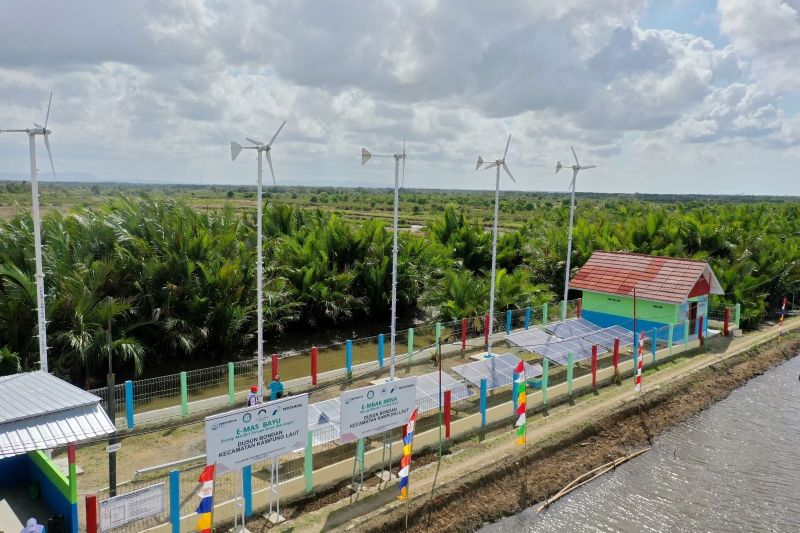 Pertamina kembangkan pembangkit hibrida di Dusun Bondan Cilacap Pertamina kembangkan pembangkit hibrida di Dusun Bondan Cilacap