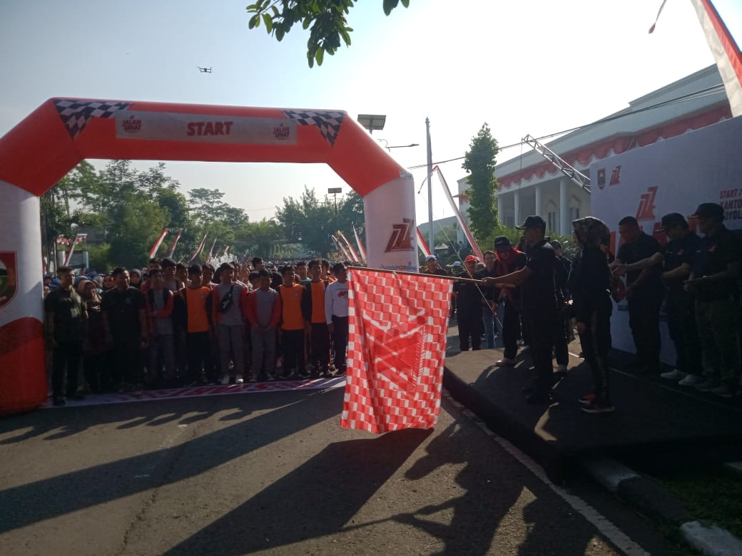 Puluhan ribu warga turun ke jalan meriahkan HUT ke-177 Kabupaten Boyolali Puluhan ribu warga turun ke jalan meriahkan HUT ke-177 Kabupaten Boyolali