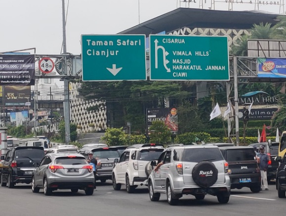15.000Â kendaraan wisatawan padati Puncak, Bogor di hari terakhir libur panjang Idul Adha 15.000Â kendaraan wisatawan padati Puncak, Bogor di hari terakhir libur panjang Idul Adha