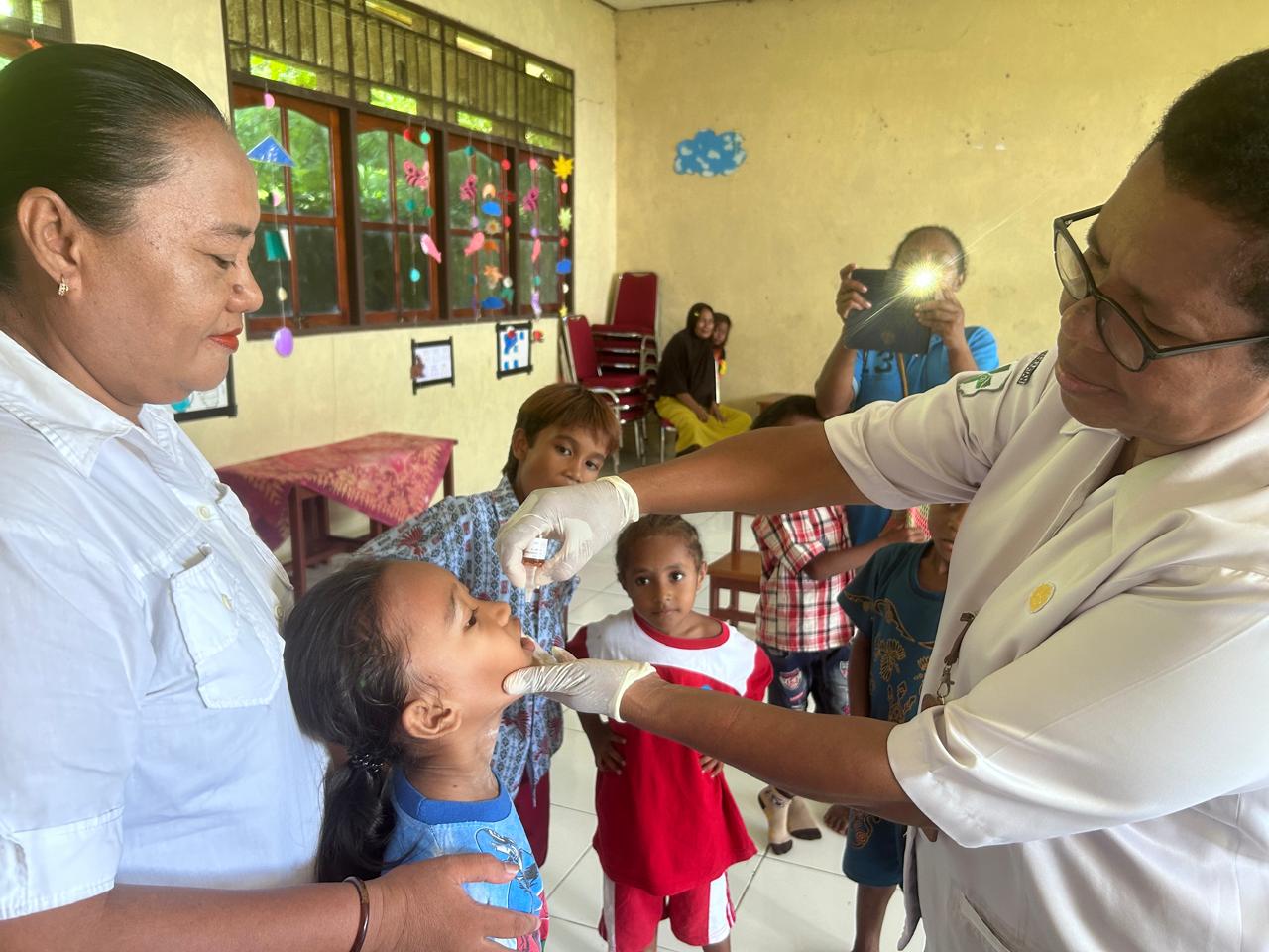 Cakupan imunisasi polio tahap pertama di Kabupaten Jayapura capai 17.783 anak Cakupan imunisasi polio tahap pertama di Kabupaten Jayapura capai 17.783 anak