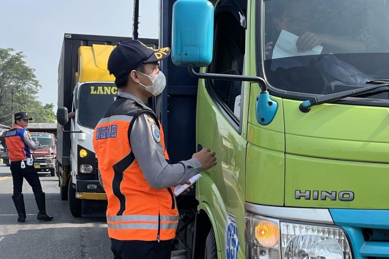 24 kendaraan berat dan angkutan terjaring razia Dishub Tangerang 24 kendaraan berat dan angkutan terjaring razia Dishub Tangerang