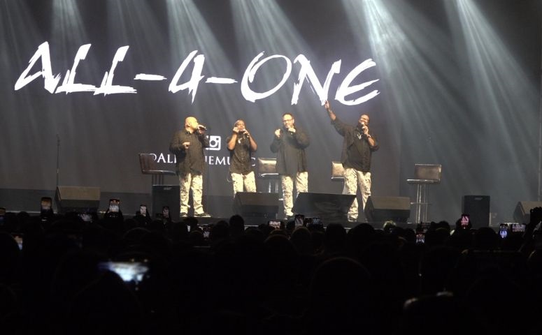 All-4-One sapa penggemar di Jakarta dengan I Can Love You Like That All-4-One sapa penggemar di Jakarta dengan I Can Love You Like That