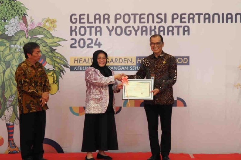 Kementan serahkan tanda daftar varietas mangga Keraton Yogyakarta Kementan serahkan tanda daftar varietas mangga Keraton Yogyakarta