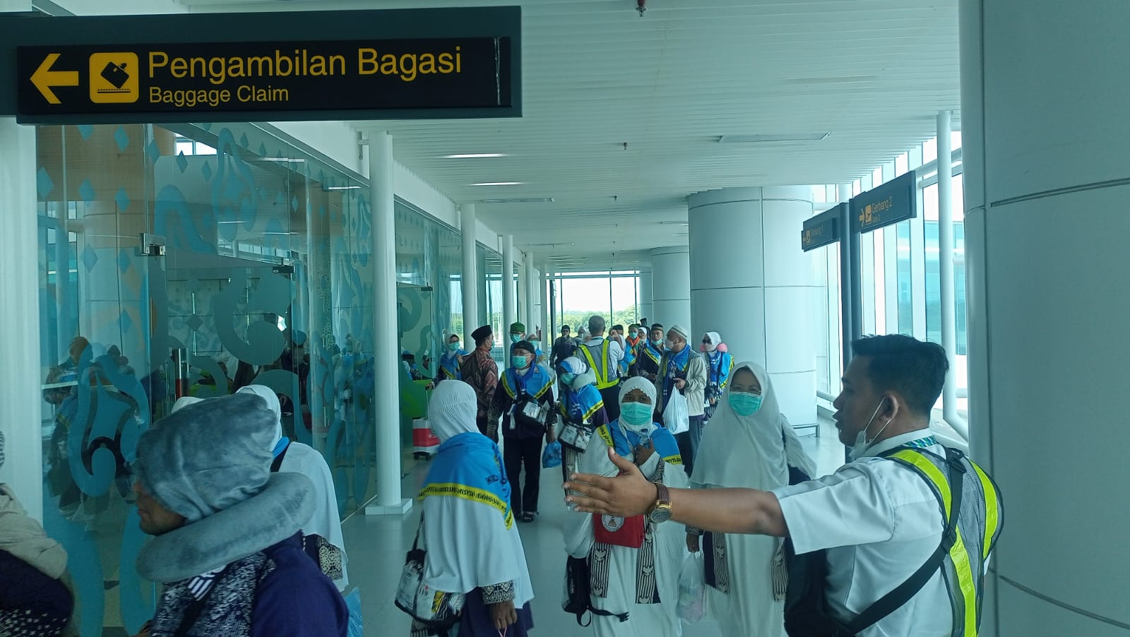 Kloter pertama jemaah haji asal Subang, tiba di tanah air melalui Bandara Kertajati Kloter pertama jemaah haji asal Subang, tiba di tanah air melalui Bandara Kertajati