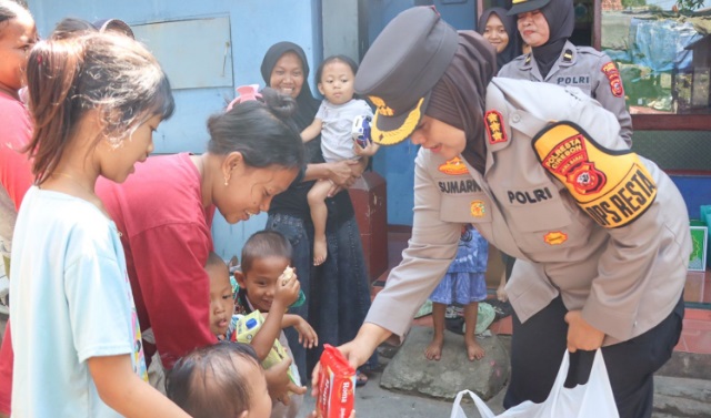 Kapolresta Cirebon berikan bantuan kepada anak asuh stunting Kapolresta Cirebon berikan bantuan kepada anak asuh stunting
