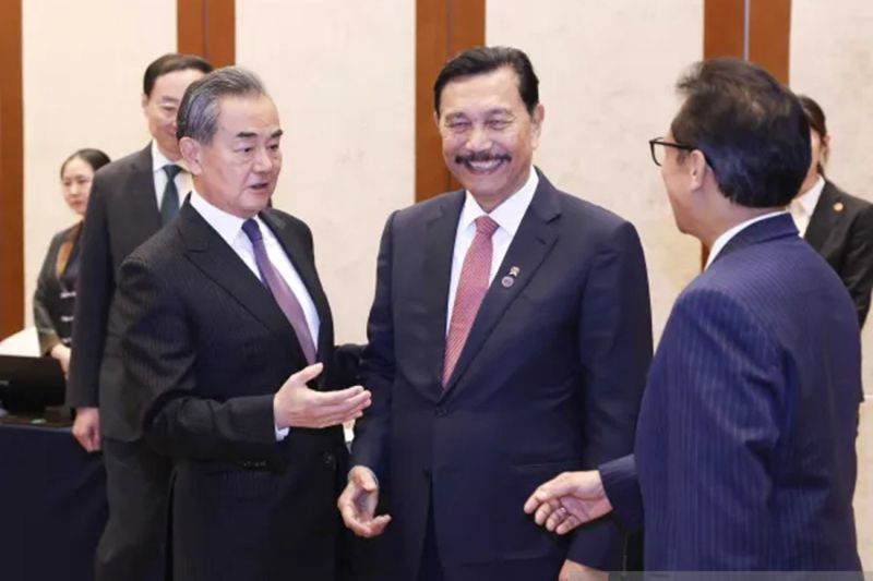 Menko Luhut bertemu Menlu Wang Yi bahas stabilitas Indonesia-China Menko Luhut bertemu Menlu Wang Yi bahas stabilitas Indonesia-China