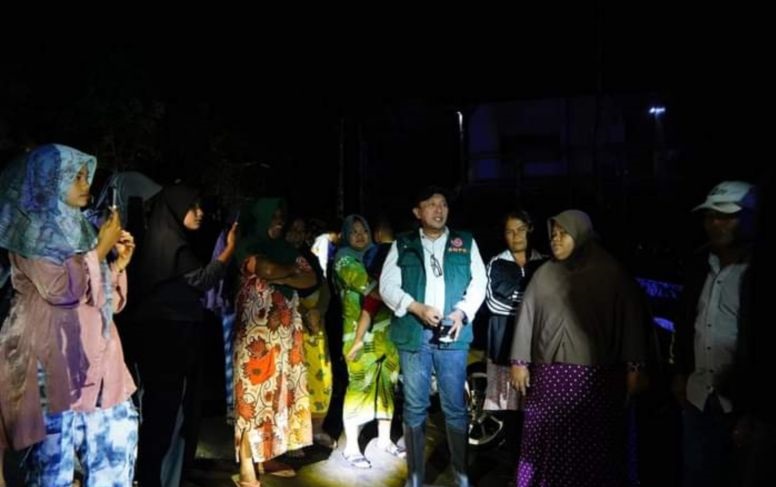 Warga Tanah Datar kembali mengungsi akibat debit air sungai meningkat Warga Tanah Datar kembali mengungsi akibat debit air sungai meningkat