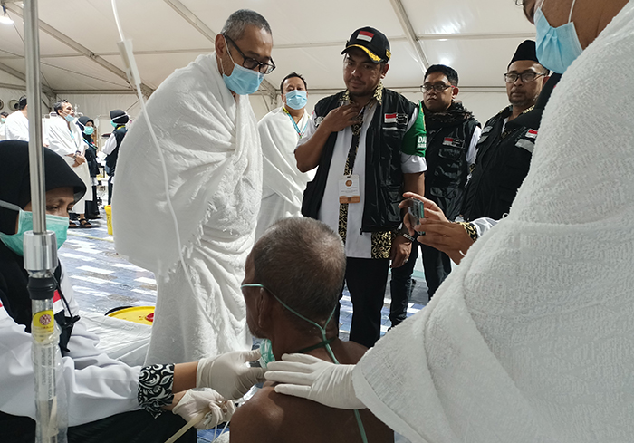 Sama-sama penyandang disabilitas, pasutri ini semangat bisa wukuf mandiri Sama-sama penyandang disabilitas, pasutri ini semangat bisa wukuf mandiri
