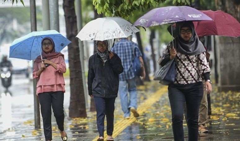 Sebagian Jakarta diprakirakan hujan ringan Sabtu siang