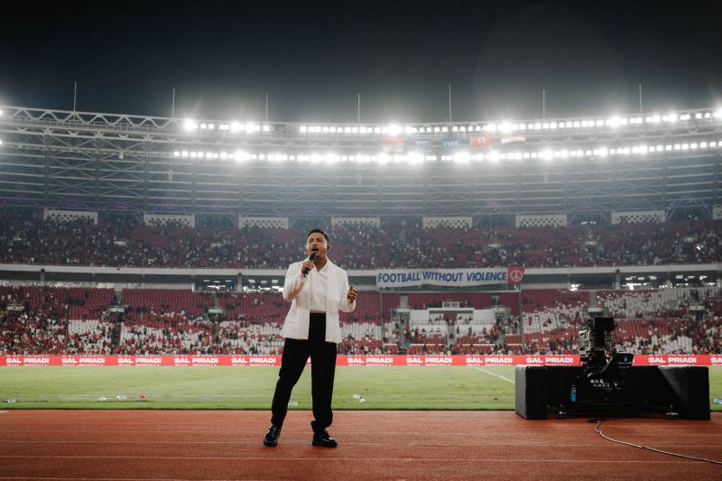 Cerita Sal Priadi jadi penampil di pertandingan bola Timnas Indonesia Cerita Sal Priadi jadi penampil di pertandingan bola Timnas Indonesia