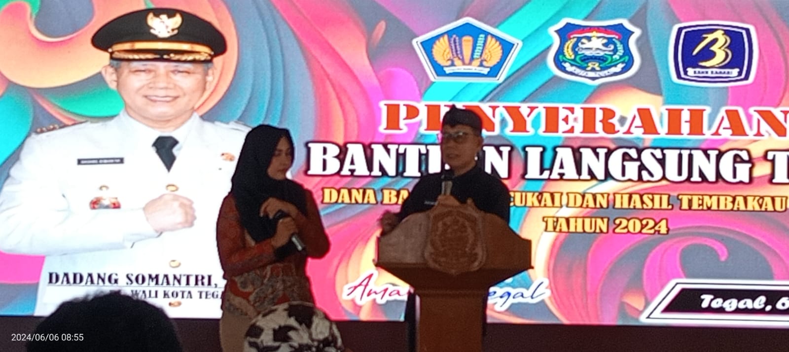 Pj. Wali Kota Tegal berikan BLT DBHCHT untuk buruh pabrik rokok warga Kota Tegal Pj. Wali Kota Tegal berikan BLT DBHCHT untuk buruh pabrik rokok warga Kota Tegal