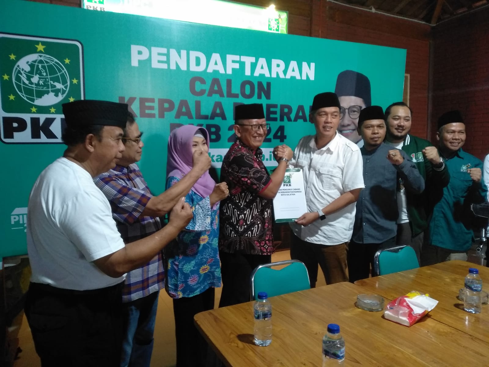 Sinoeng kembalikan formulir bakal calon Wali Kota ke PKB Salatiga Sinoeng kembalikan formulir bakal calon Wali Kota ke PKB Salatiga
