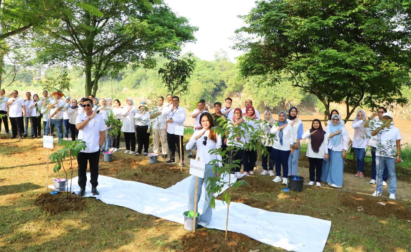 Kantah Tangsel tanam 100 pohon di bantaran Sungai Cisadane Kantah Tangsel tanam 100 pohon di bantaran Sungai Cisadane