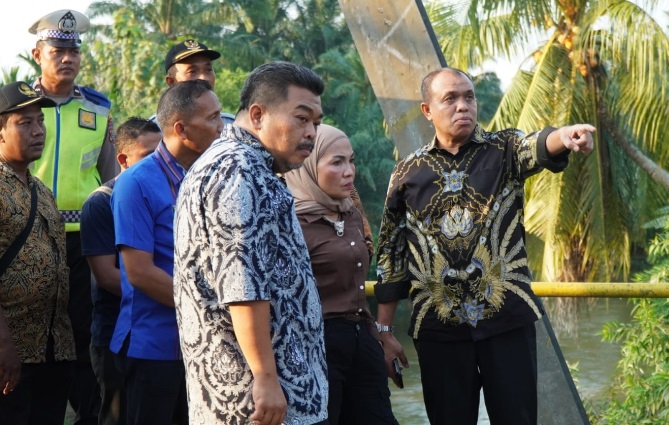 Jembatan Batang Serangan ambruk, Pemkab Langkat buat jalan alternatif Jembatan Batang Serangan ambruk, Pemkab Langkat buat jalan alternatif