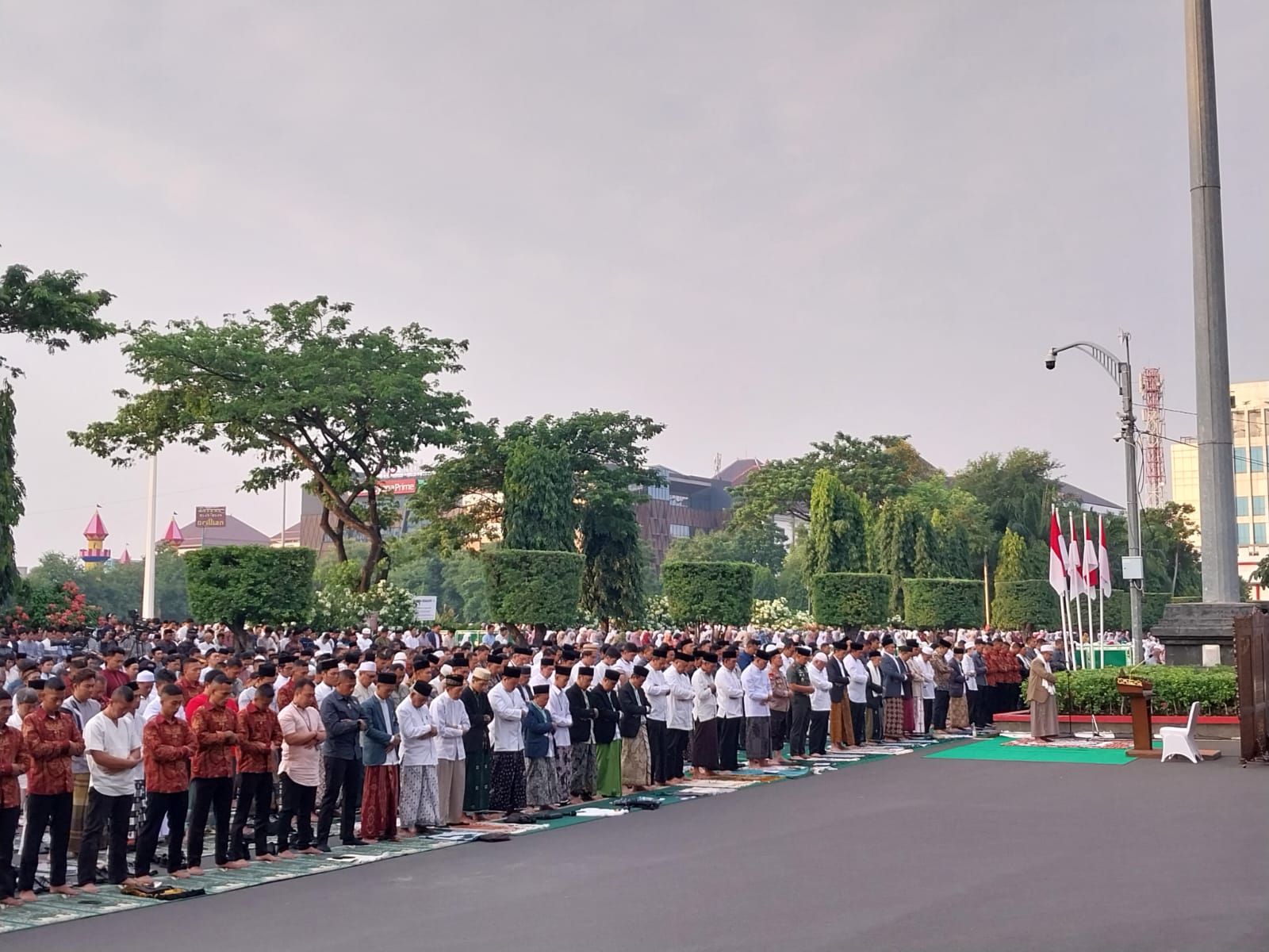 Presiden Jokowi melaksanakan salat Iduladha 1445 H di lapangan Simpang Lima, Semarang Presiden Jokowi melaksanakan salat Iduladha 1445 H di lapangan Simpang Lima, Semarang