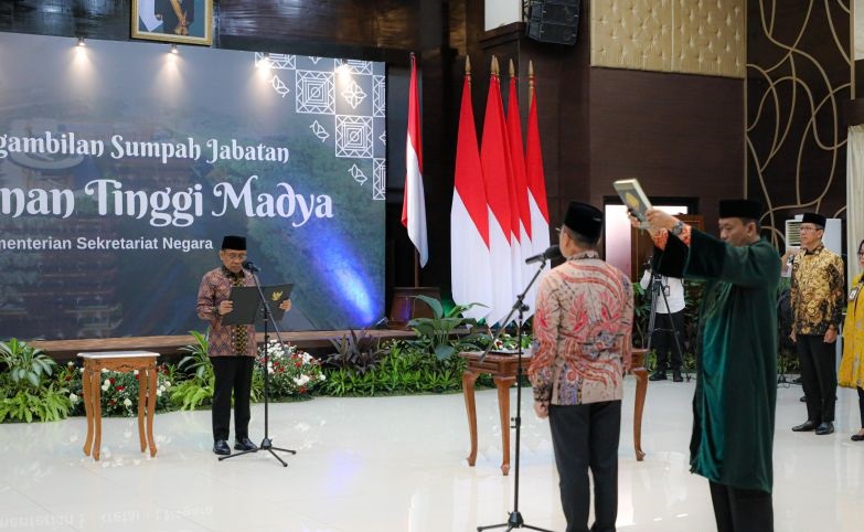 Mensesneg lantik Yusuf Permana sebagai Deputi Protokol Media Istana Mensesneg lantik Yusuf Permana sebagai Deputi Protokol Media Istana