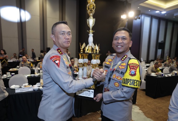 Polresta Sidoarjo raih tiga penghargaan Kapolda Jatim Polresta Sidoarjo raih tiga penghargaan Kapolda Jatim
