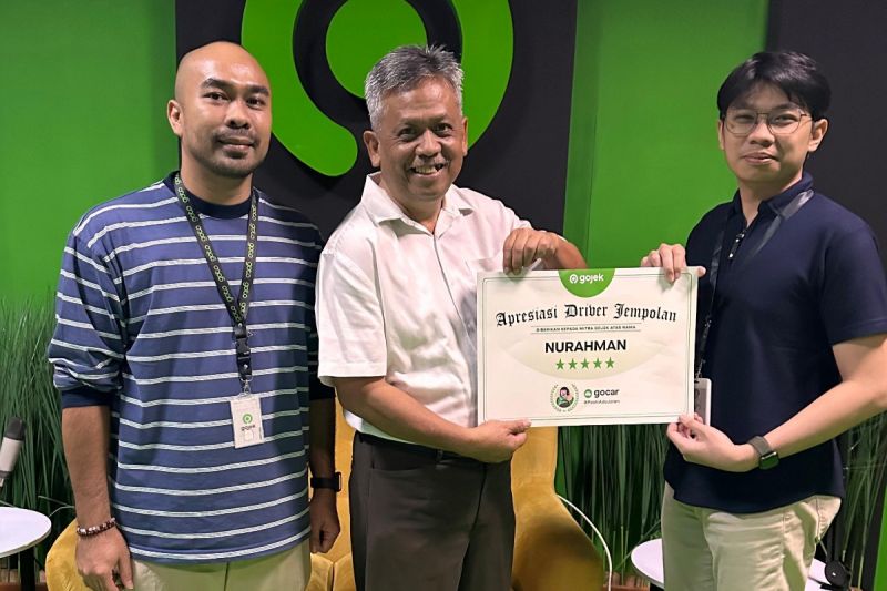 Gojek apresiasi driver GoCar viral yang tolong pelanggan sakit jantung Gojek apresiasi driver GoCar viral yang tolong pelanggan sakit jantung