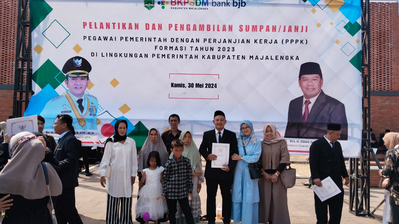 Bertahun-tahun jadi honorer, ratusan pegawai akhirnya dilantik jadi PPPK Bertahun-tahun jadi honorer, ratusan pegawai akhirnya dilantik jadi PPPK