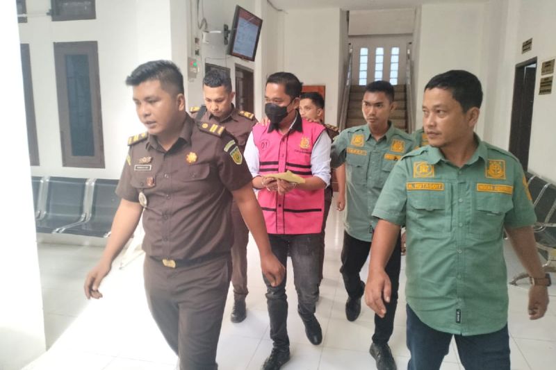Kejari Nias Selatan-Sumut tetapkan eks bendahara disdik jadi tersangka