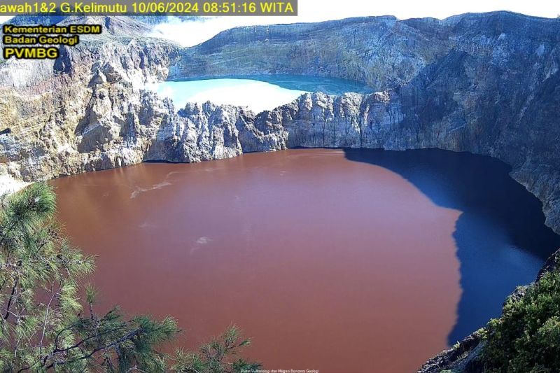 Badan Geologi rekam perubahan warna danau Kawah I Gunung Kelimutu Badan Geologi rekam perubahan warna danau Kawah I Gunung Kelimutu