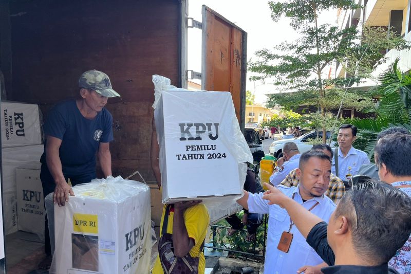 KPU Jember bawa kotak suara ke Polda Jatim tindak lanjut putusan MK