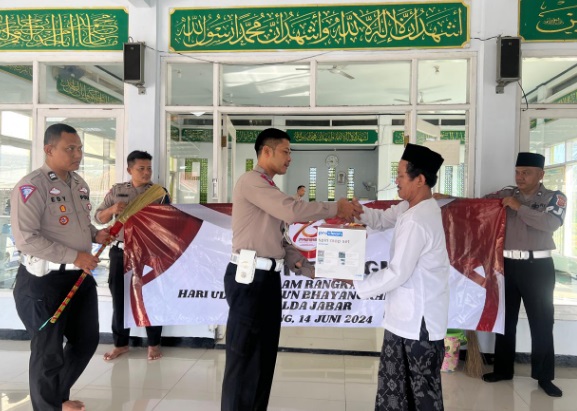 Personil PJR Tol Cipali gelar bakti religi sambut HUT Bhayangkara Personil PJR Tol Cipali gelar bakti religi sambut HUT Bhayangkara