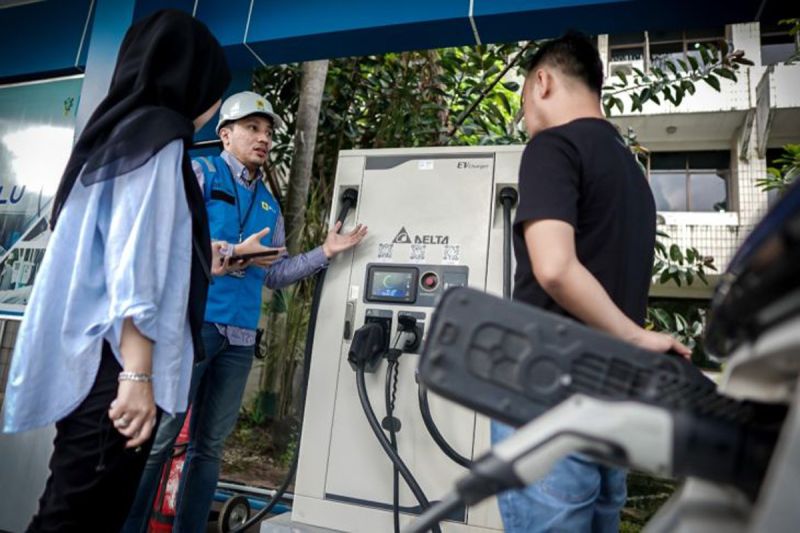 PT PLN pasang SPKLU di Barito Utara