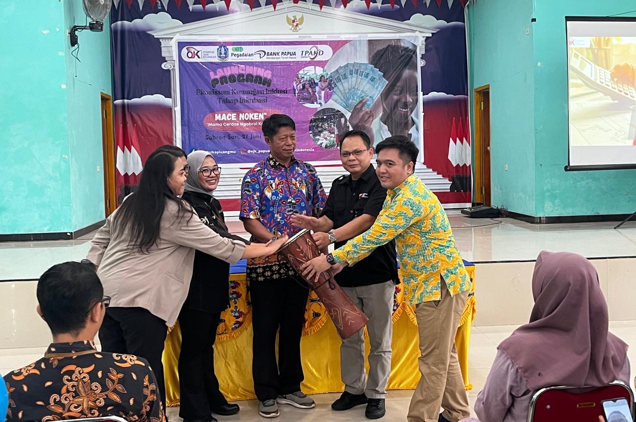OJK Papua launching desa wisata pintar keuangan di Sabron Sari, Papua OJK Papua launching desa wisata pintar keuangan di Sabron Sari, Papua