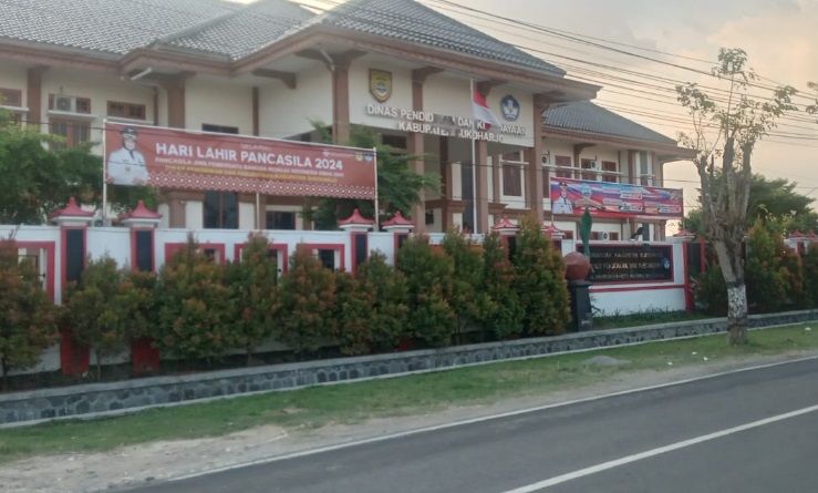 Berbatasan dengan Kota Solo, tiga kecamatan di Sukoharjo ini tidak punya SMA Negeri