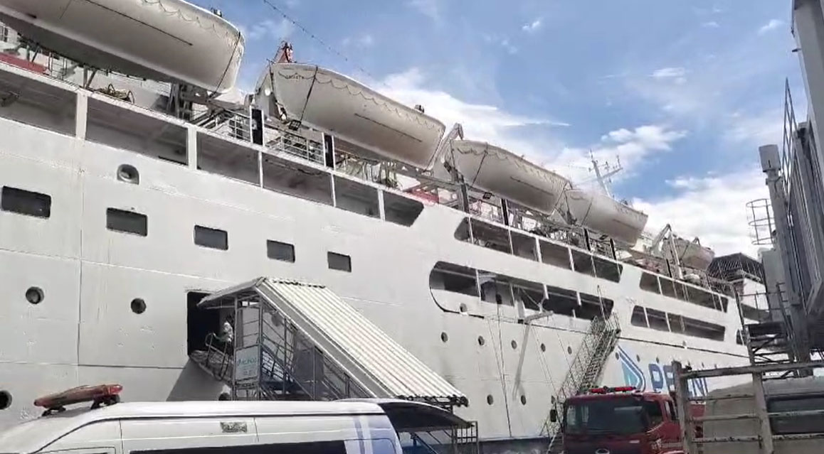 KM Umsini terbakar, 2 penumpang terluka