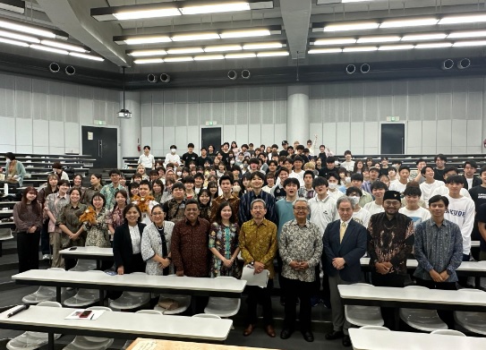 Seru! Mahasiswa Chuo Jepang belajar tentang Indonesia dari Dubes Heri Akhmadi Seru! Mahasiswa Chuo Jepang belajar tentang Indonesia dari Dubes Heri Akhmadi