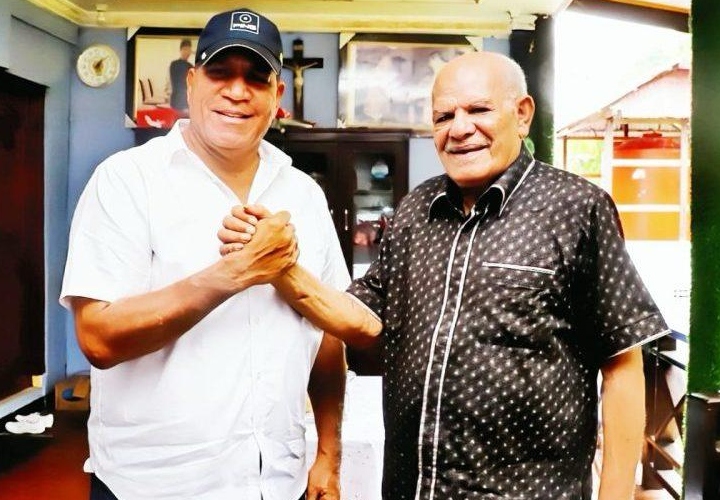 Siap maju Pilkada, Paulus Waterpauw temui Ketua LMA Port Numbay Siap maju Pilkada, Paulus Waterpauw temui Ketua LMA Port Numbay