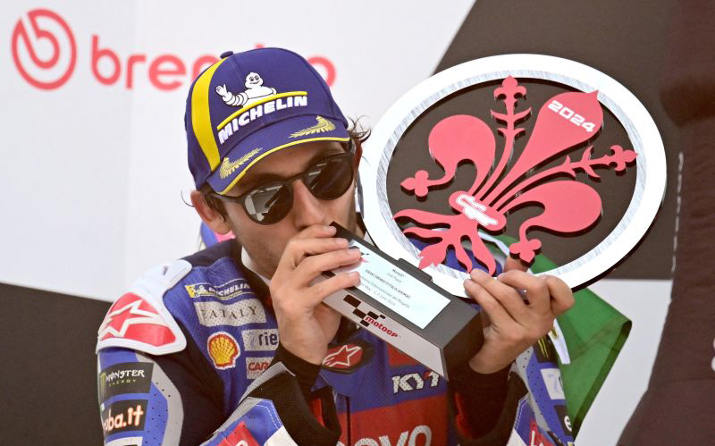 Bastianini persembahkan podium kedua di Mugello untuk anjingnya Bastianini persembahkan podium kedua di Mugello untuk anjingnya