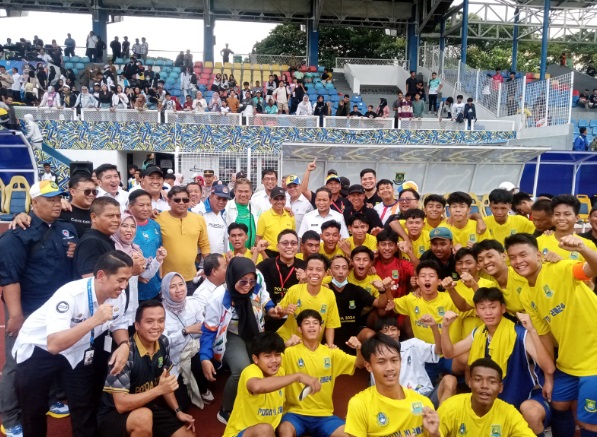 Tim kesebelasan Kota Tangerang raih emas sepakbola POPDA XI Banten Tim kesebelasan Kota Tangerang raih emas sepakbola POPDA XI Banten