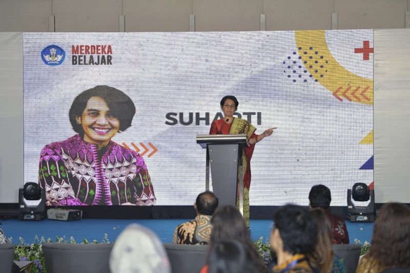 Kemendikbudristek lepas 281 mahasiswa program Darmasiswa RI 2023/2024 Kemendikbudristek lepas 281 mahasiswa program Darmasiswa RI 2023/2024