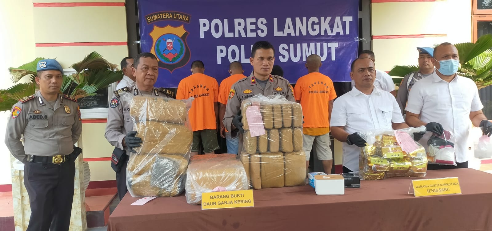 Kurun waktu satu bulan Polres Langkat sita 100 kg ganja dan 9 kg sabu Kurun waktu satu bulan Polres Langkat sita 100 kg ganja dan 9 kg sabu