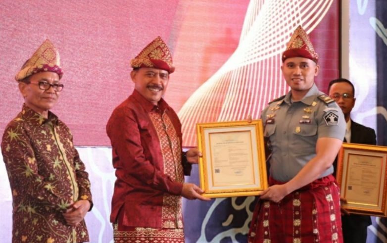 Kemenkumham Sumsel serahkan empat sertifikat merek ke FH Unsri Kemenkumham Sumsel serahkan empat sertifikat merek ke FH Unsri