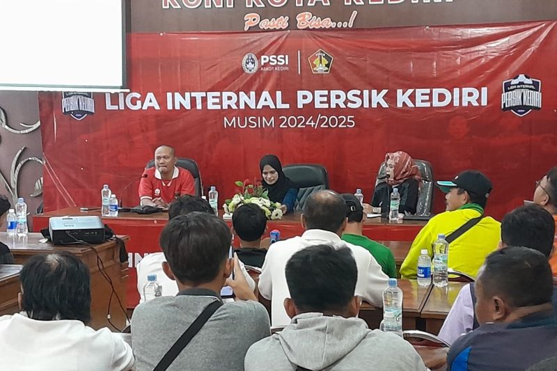 PSSI gandeng Persik Kediri gelar kompetisi usia remaja PSSI gandeng Persik Kediri gelar kompetisi usia remaja