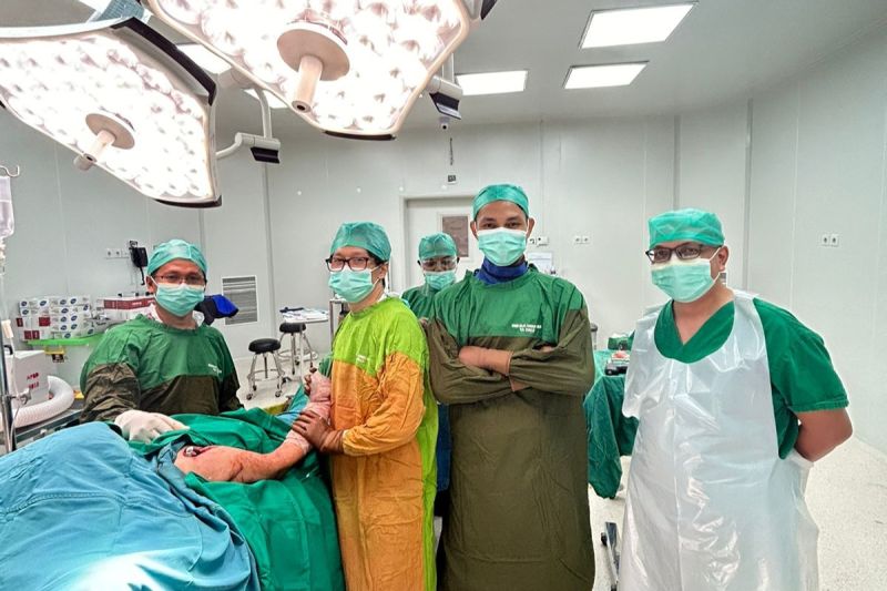 RSUD Raja Ahmad Thabib Kepri berhasil operasi penggantian bahu RSUD Raja Ahmad Thabib Kepri berhasil operasi penggantian bahu