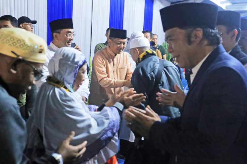 433 haji Kota Tangerang tiba di tanah air 433 haji Kota Tangerang tiba di tanah air